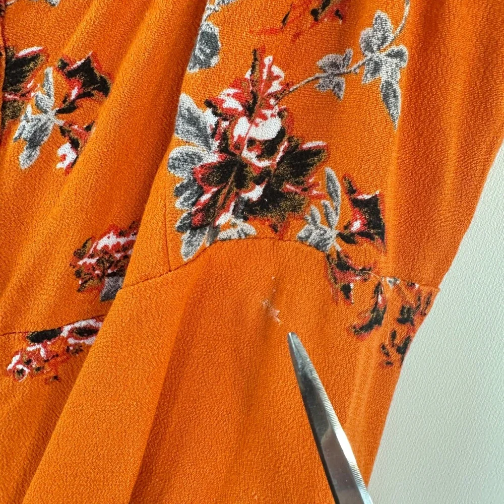 Free‎ People Medium Orange Floral Close To You Smocked Button Rayon SS Crop Top